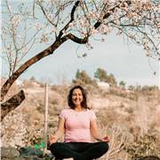 Soy profesora de yoga certificada por yoga Aliance, practicante de yoga desde hace 6 años  y profesora desde hace 3.